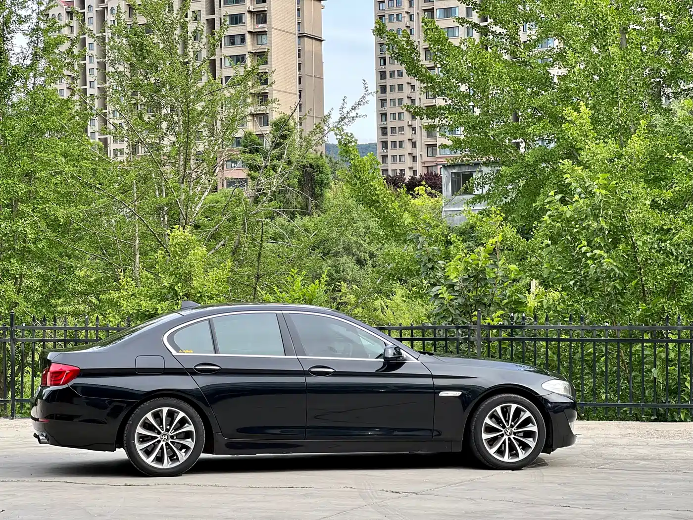 Photo 4 - BMW 5 Series (Import)