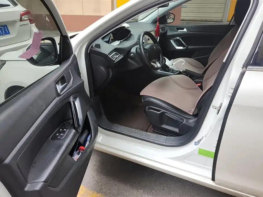 Peugeot 308S 2015 1.2T Auto Dynamic Edition фото 9