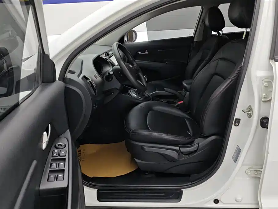 Kia Sportage 2015 2.0L Manual 2WD GL фото 9