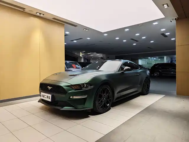 FORD MUSTANG