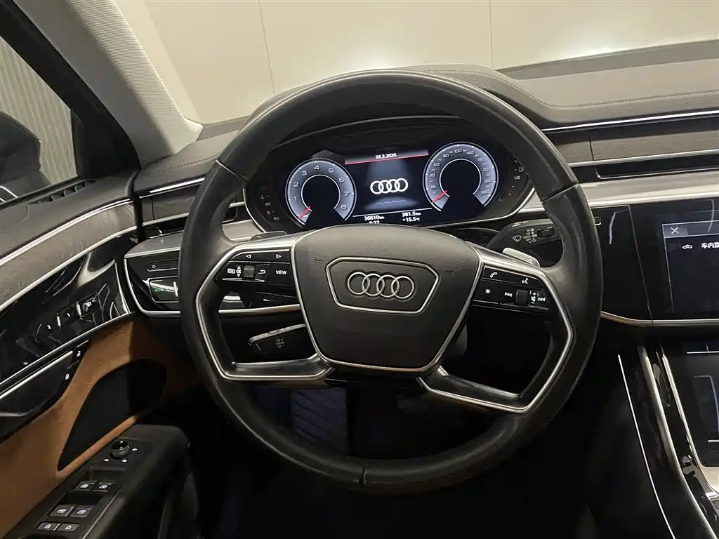 Photo 13 - Audi A8