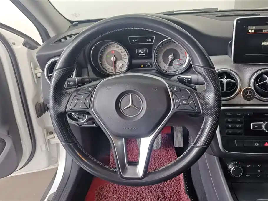 Mercedes-Benz GLA 2015 GLA 200 Dynamic фото 15