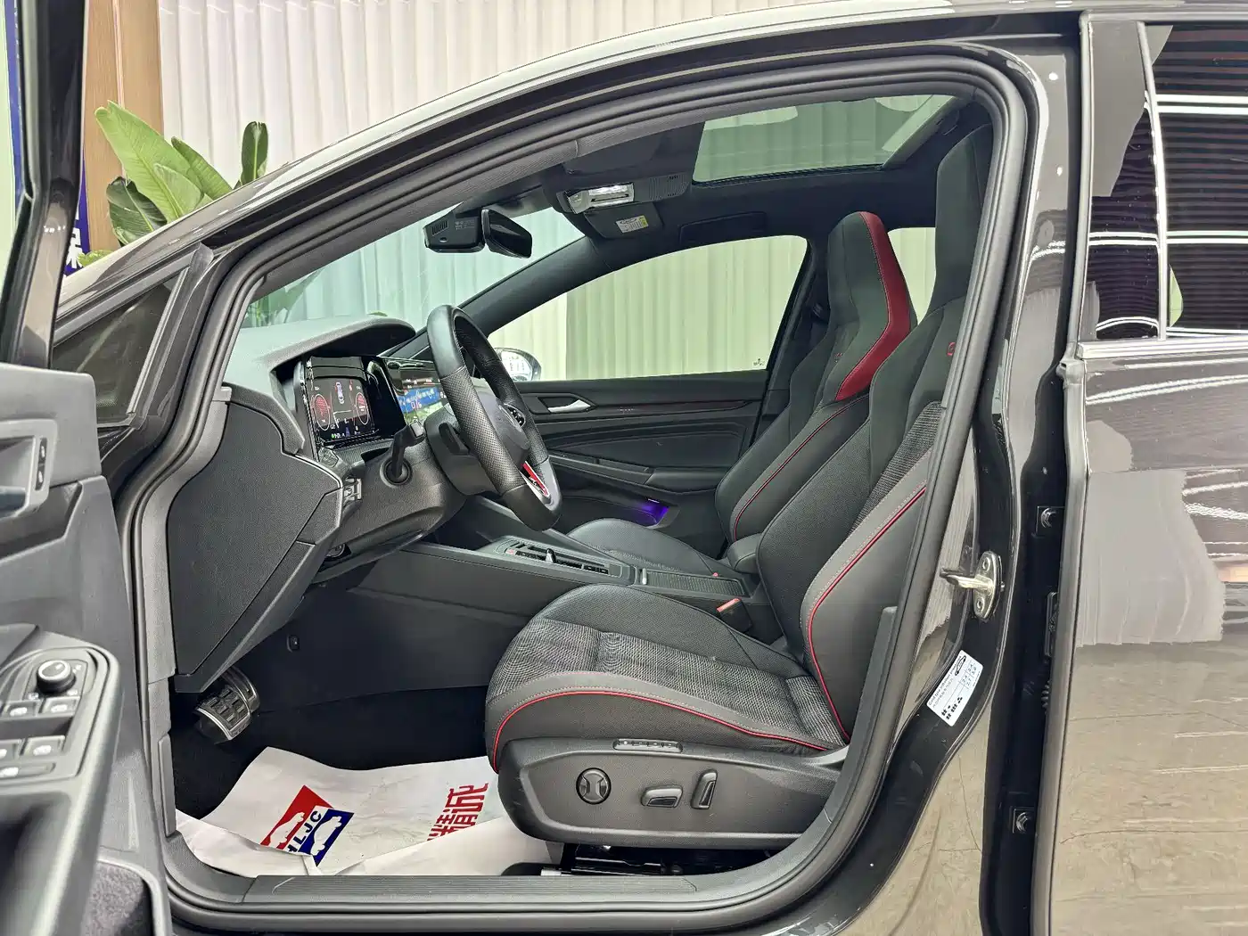 Volkswagen Golf GTI 2023 380TSI DSG GTI фото 7
