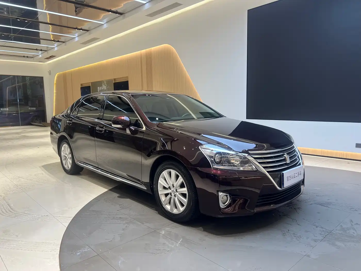 Toyota Crown 2012 2.5L Royal Navigation Edition фото 3