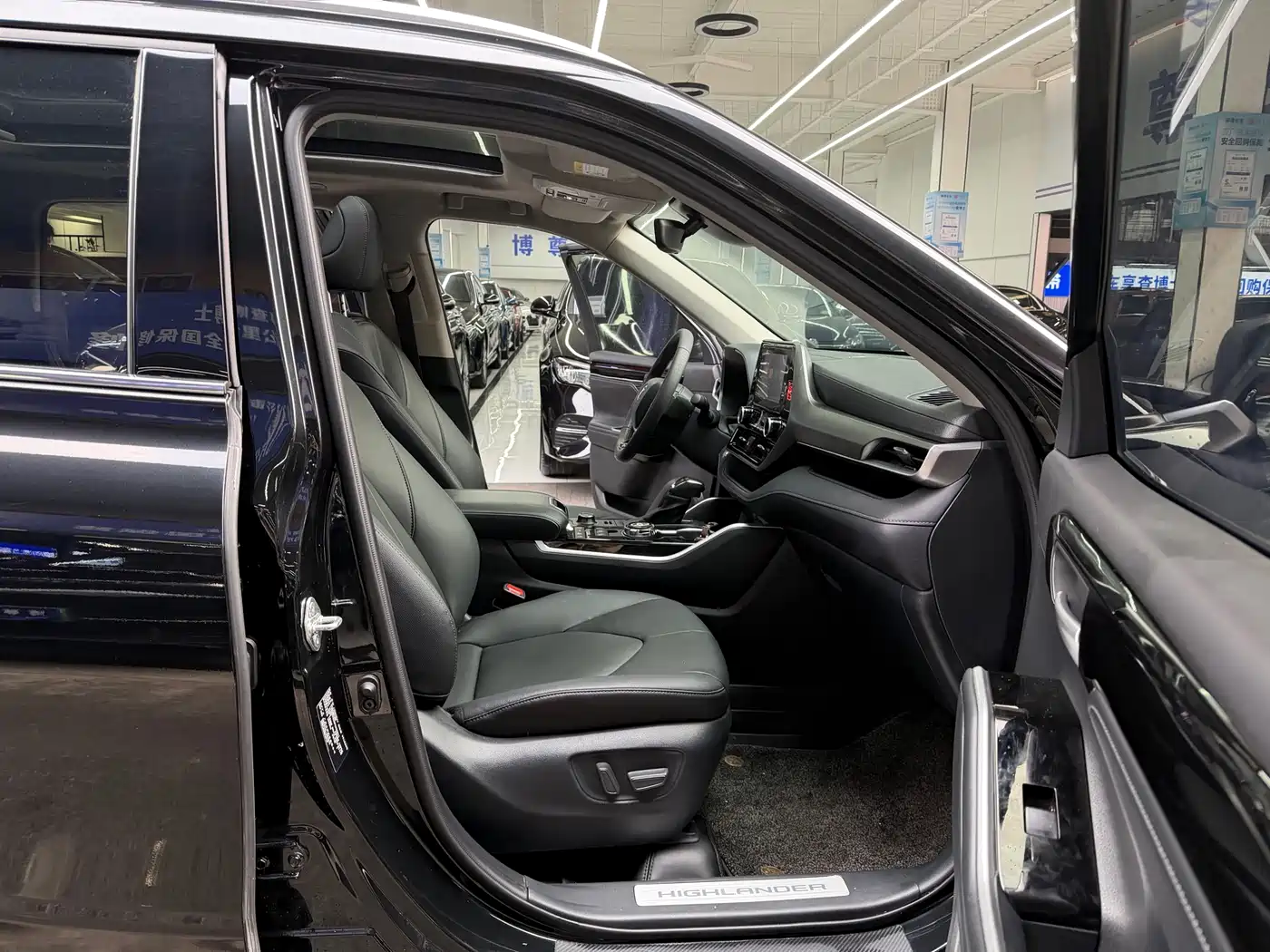 Toyota Highlander 2022 380T 4WD Luxury 7-Seater фото 15