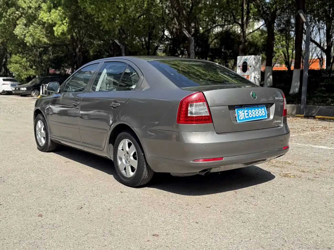 Škoda Octavia 2012 1.6L Automatic Yijie Edition фото 4