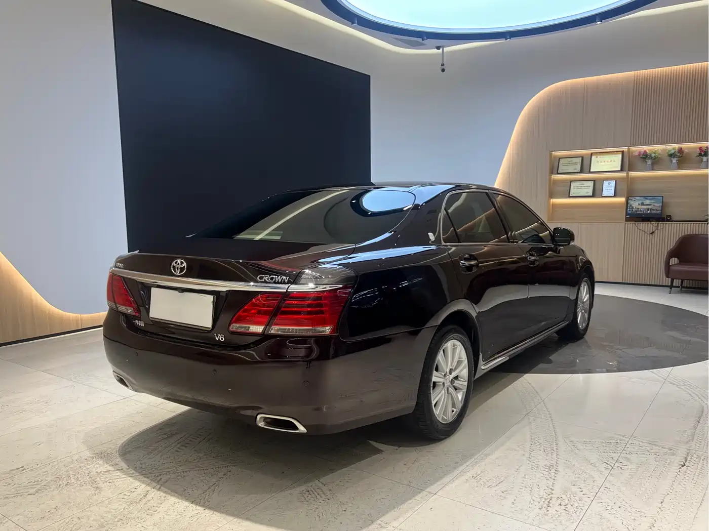 Toyota Crown 2012 2.5L Royal Navigation Edition фото 5