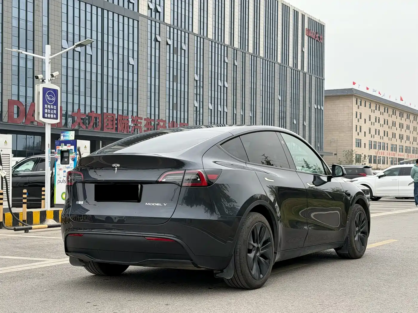 TESLA MODEL Y