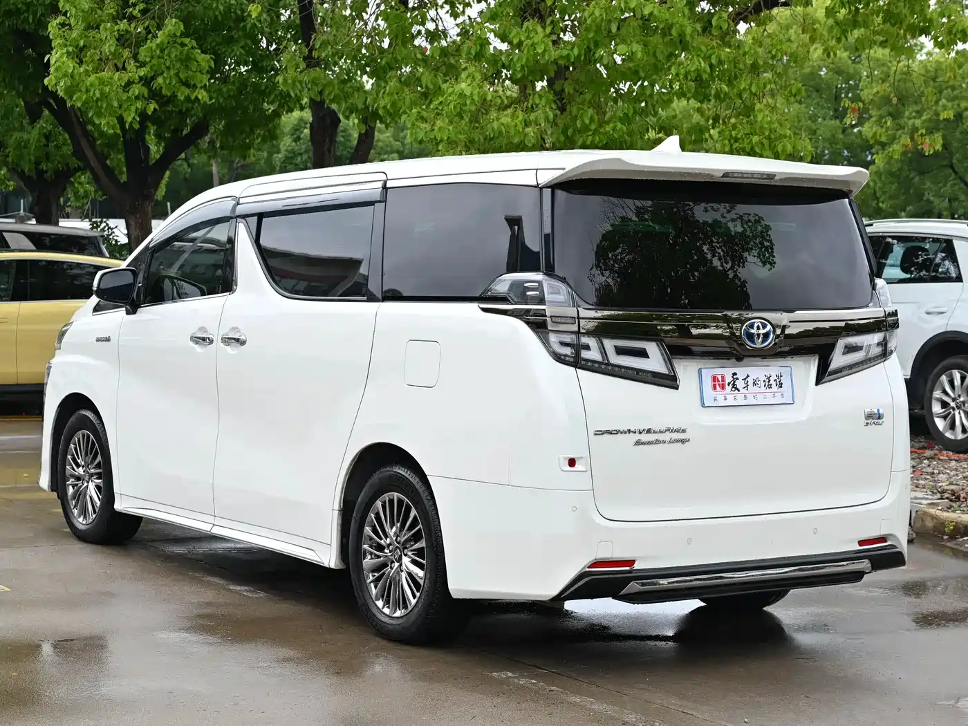 Toyota Vellfire 2021 Crown Hybrid 2.5L HV Supreme Edition фото 3