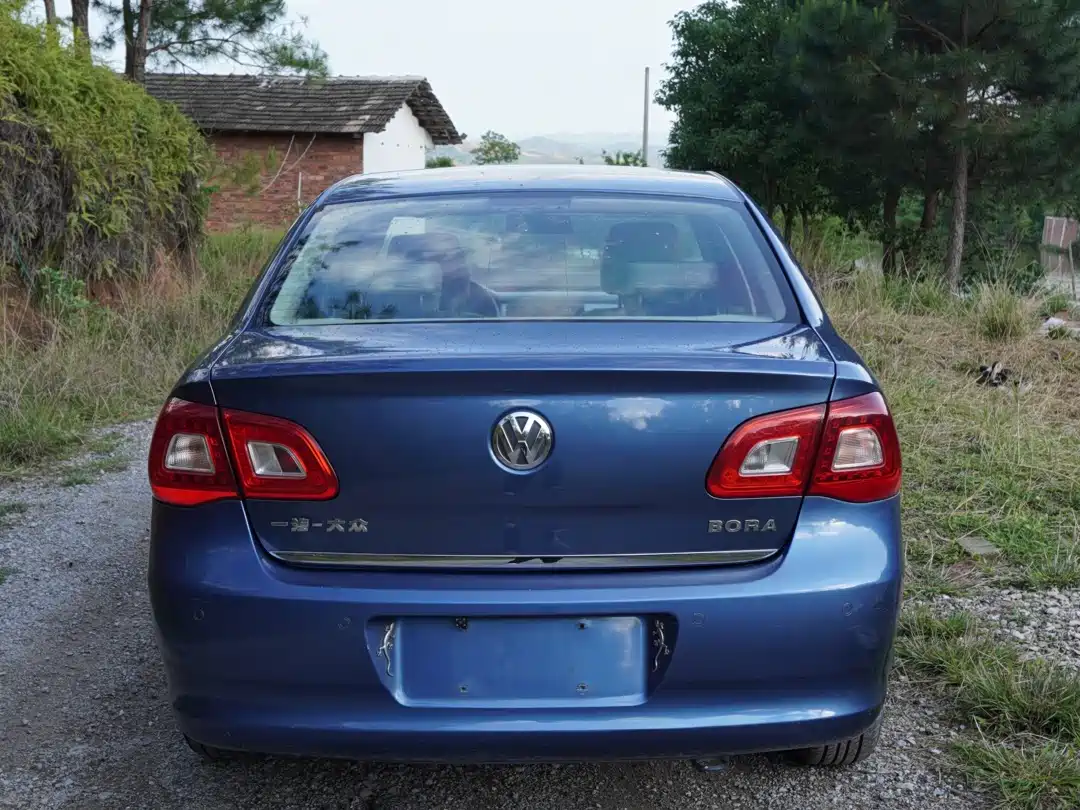 Volkswagen Bora 2012 1.6L Automatic Fashion Value Edition фото 9