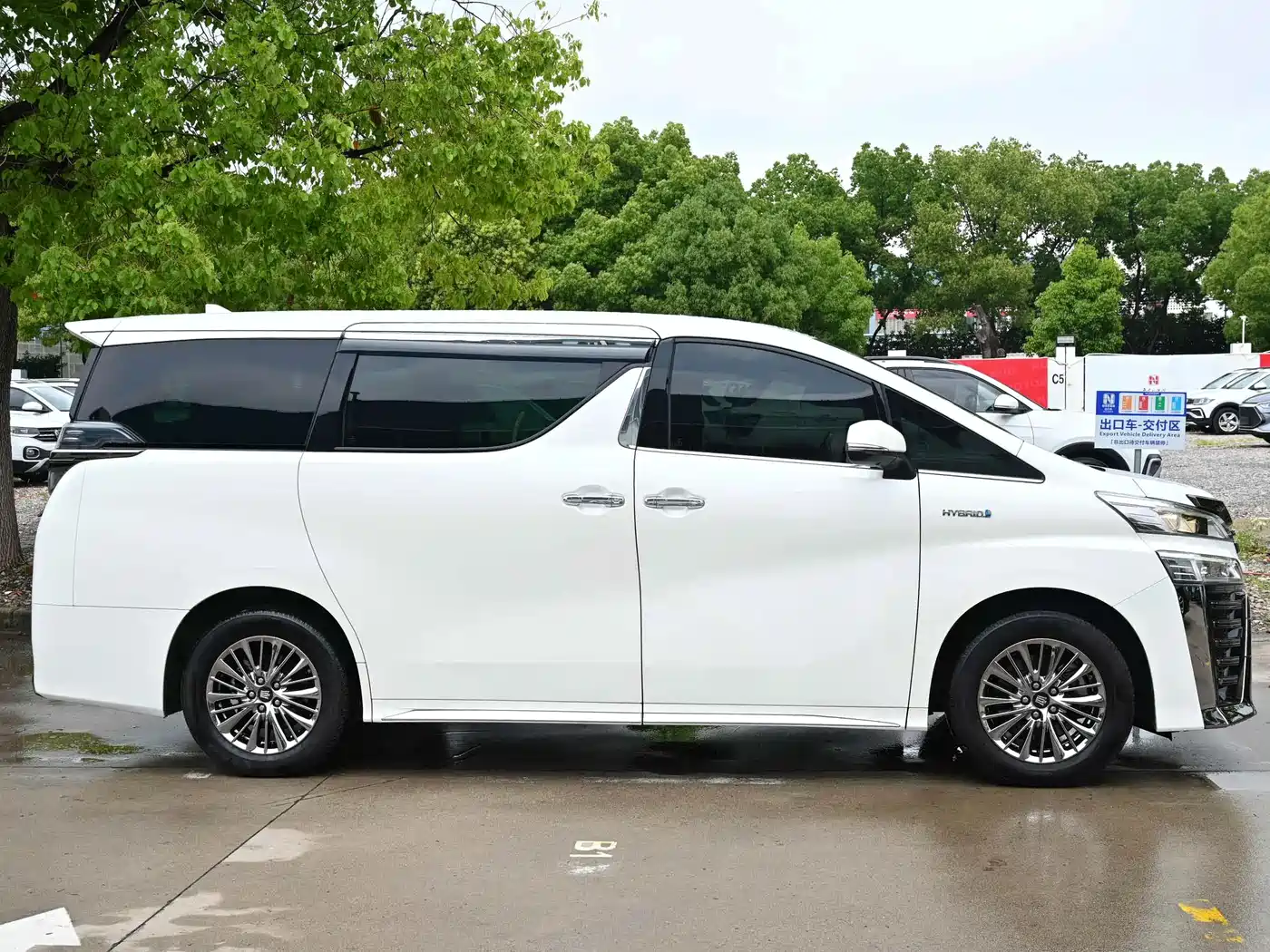 Toyota Vellfire 2021 Crown Hybrid 2.5L HV Supreme Edition фото 6