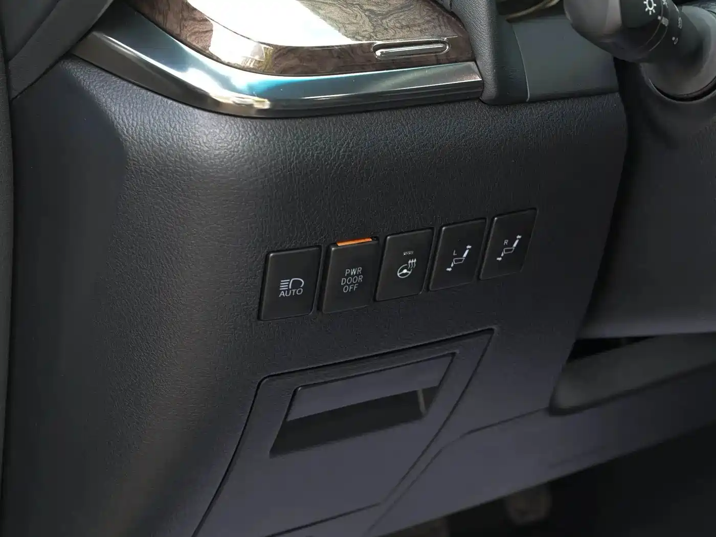 Toyota Vellfire 2021 Crown Hybrid 2.5L HV Supreme Edition фото 16