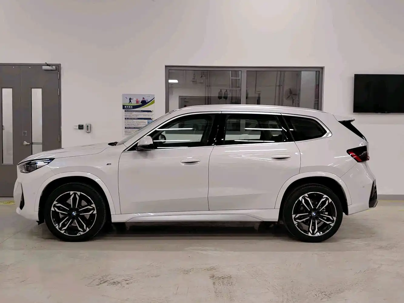 BMW X1 2024 sDrive25Li X Design Package фото 8