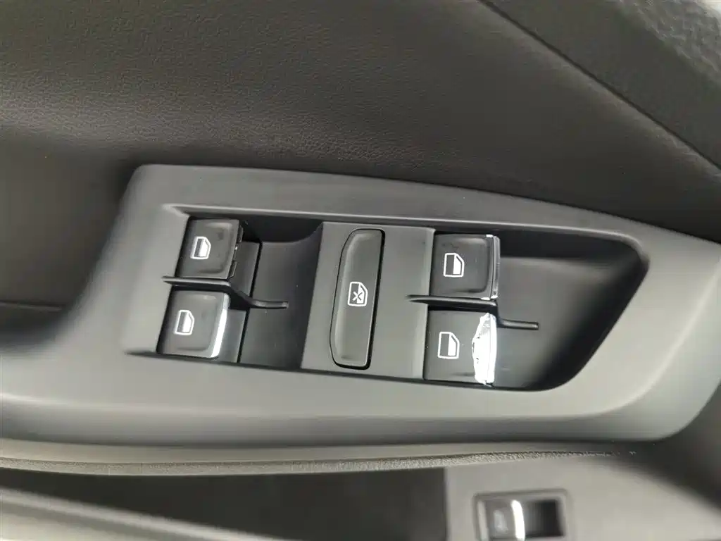 Volkswagen Sagitar 2017 1.6L Manual Comfort фото 9