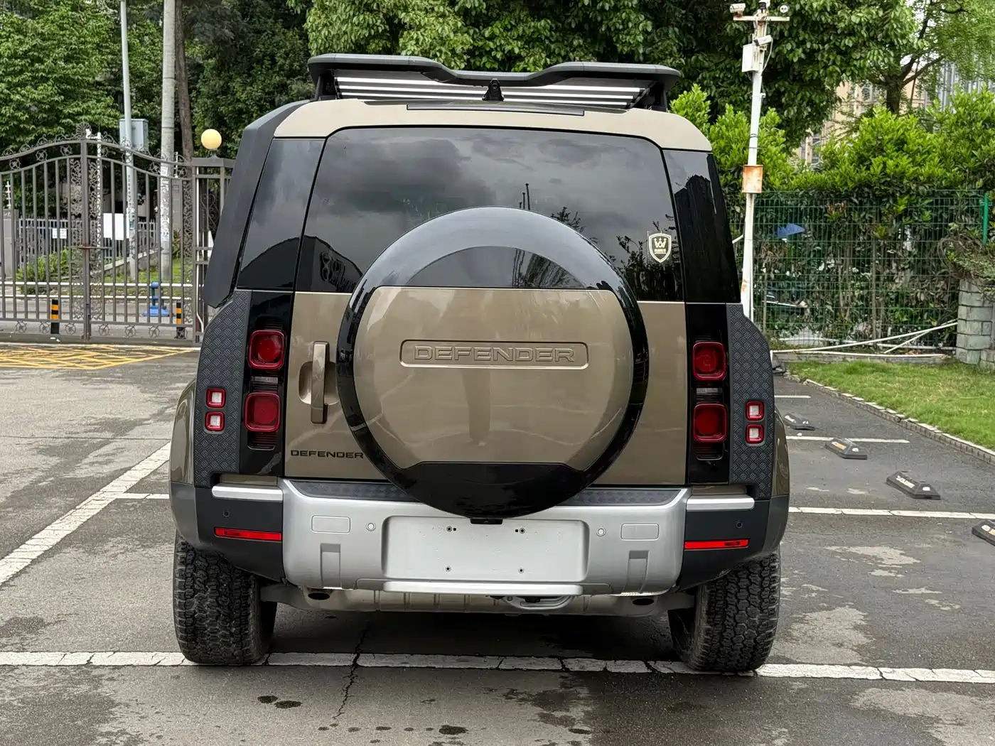 Land Rover Defender 2024 110 3.0T P400 Dark Special Edition фото 4