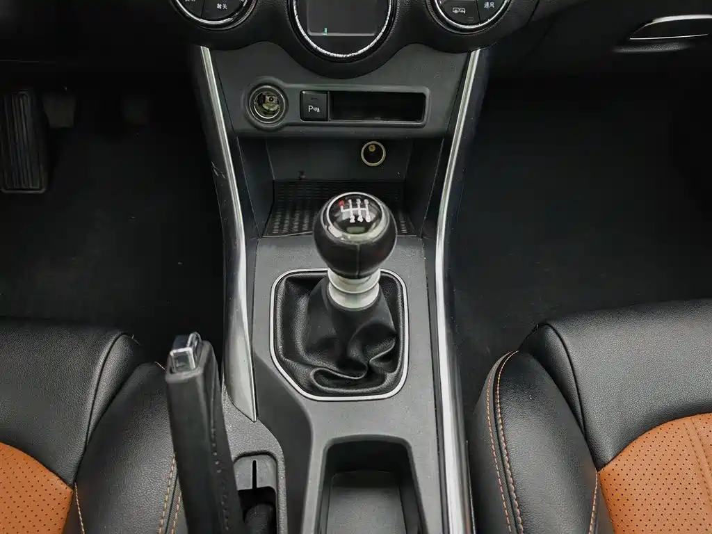 BYD Song 2016 1.5TI Manual Premium фото 13