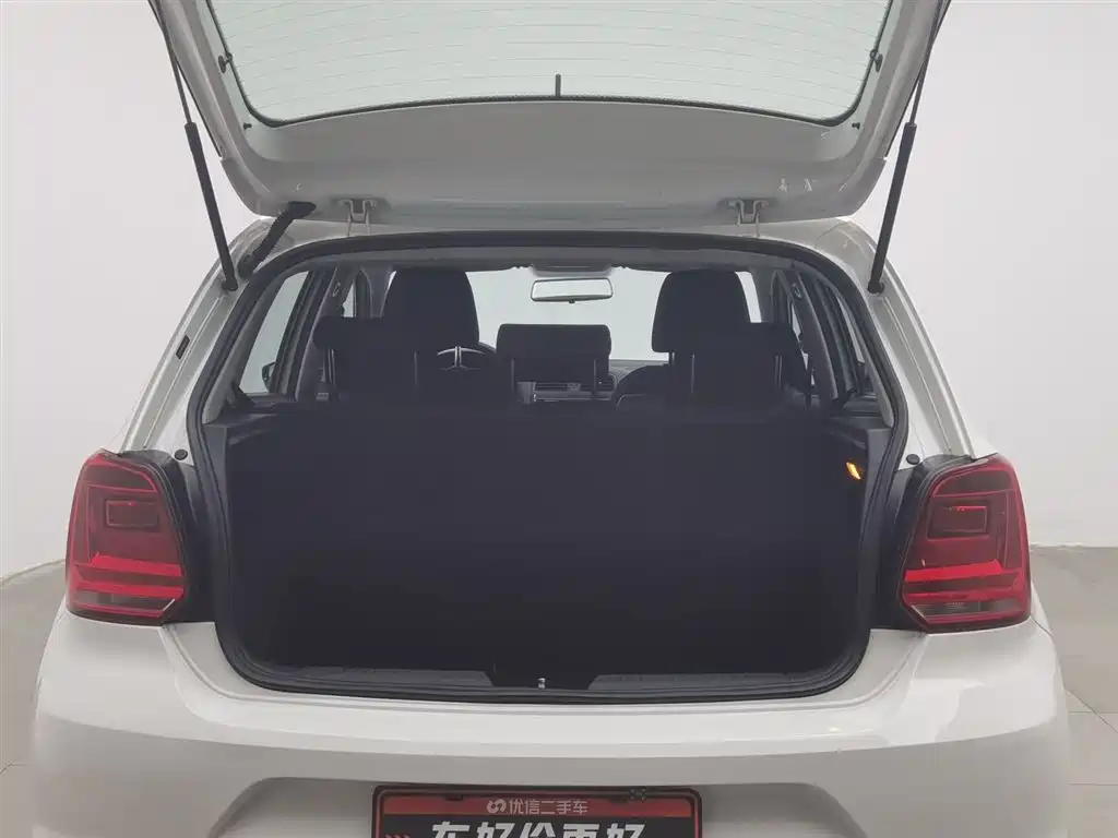 Volkswagen Polo 2016 1.4L Automatic Trend фото 16