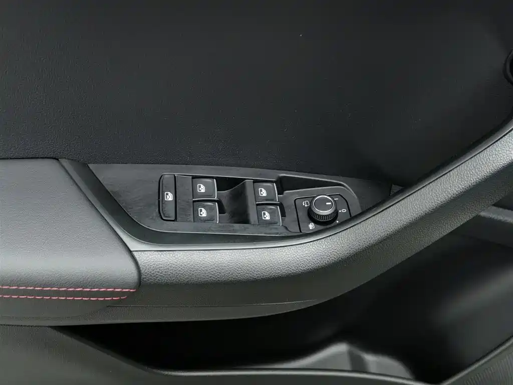 Škoda Karoq 2024 TSI280 Luxury Edition фото 9