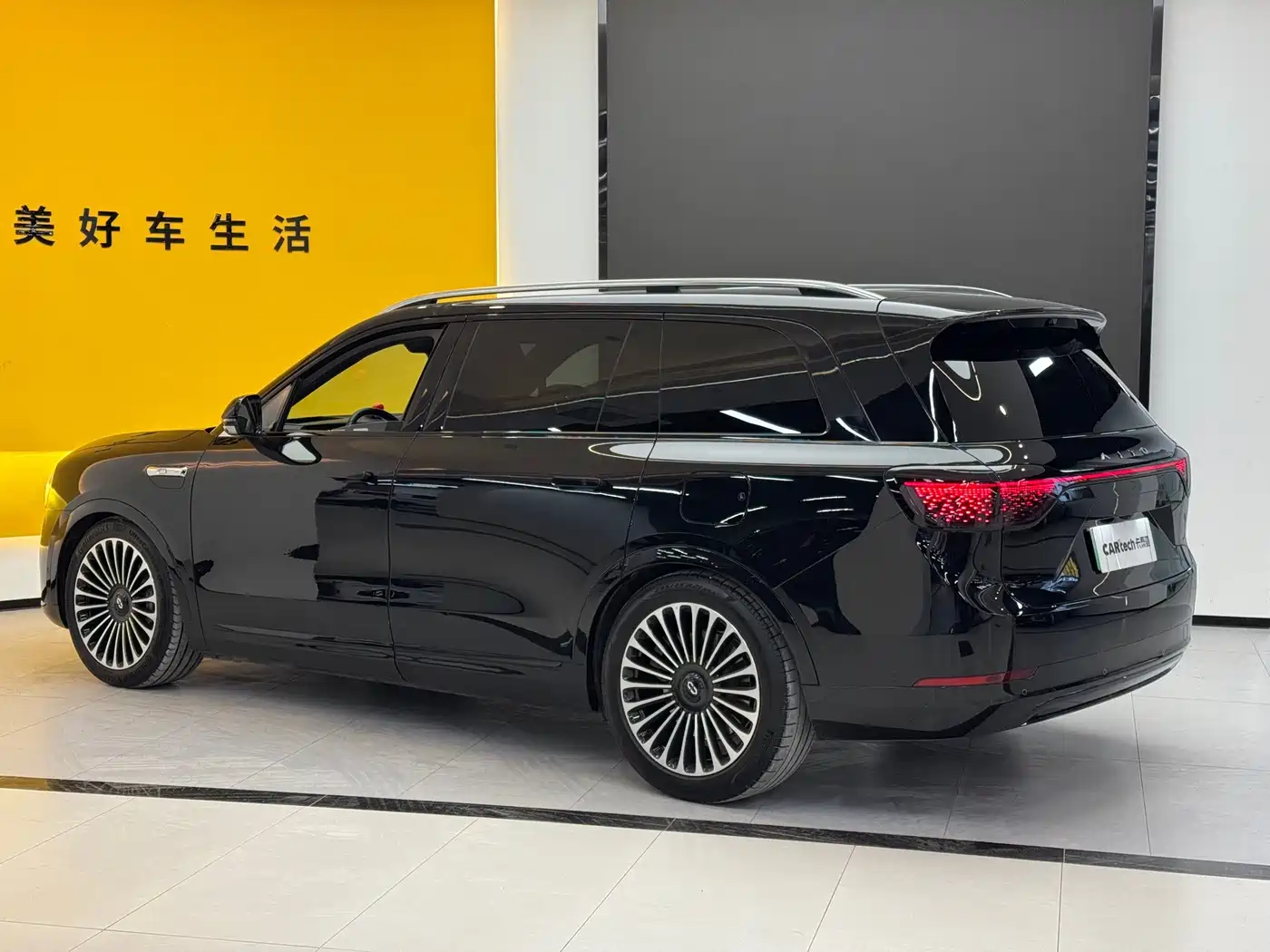 AITO Wenjie AITO M9 2024 Range Extender Max Edition 42kWh 6-seater фото 7