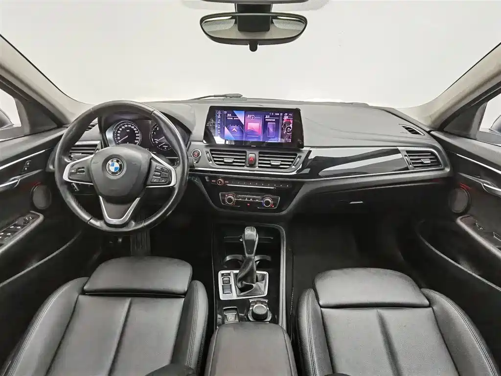 BMW 1 Series 2018 118i Sport Edition фото 5
