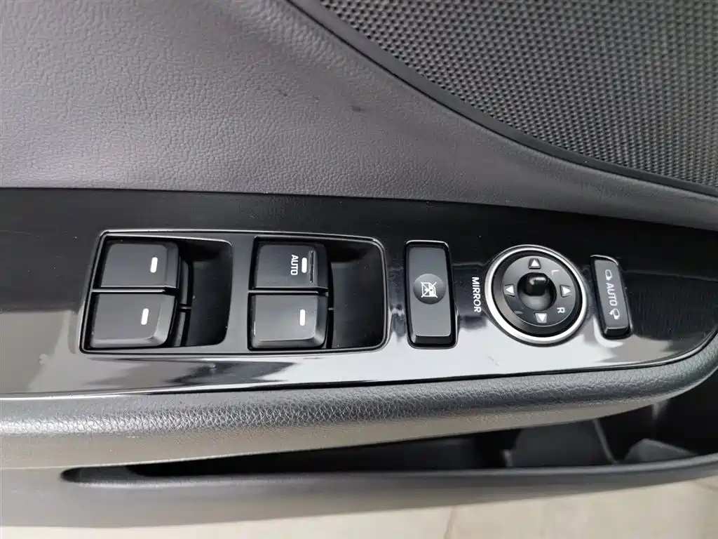 Hyundai Mistra 2014 1.8L Auto Premium DLX фото 9