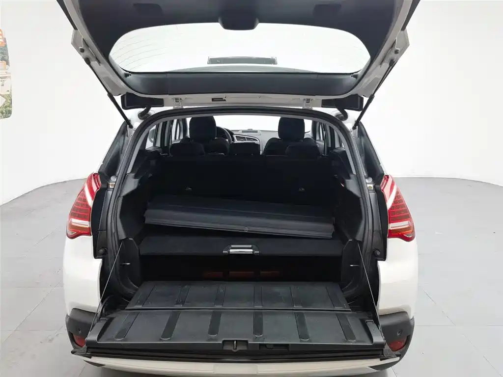 Peugeot 3008 2015 2.0L Automatic Classic Edition фото 16