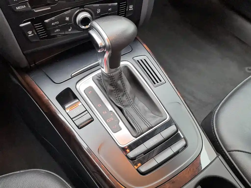 Audi A4L 2013 35 TFSI Automatic Comfort фото 13