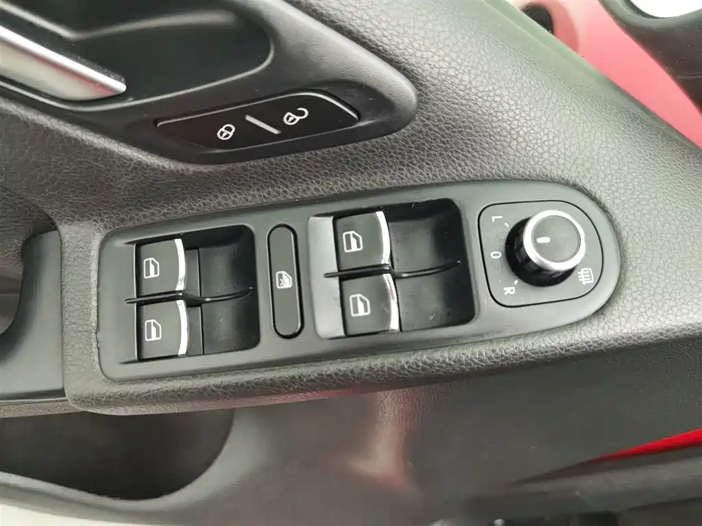 Volkswagen Golf GTI 2012 2.0TSI GTI фото 9