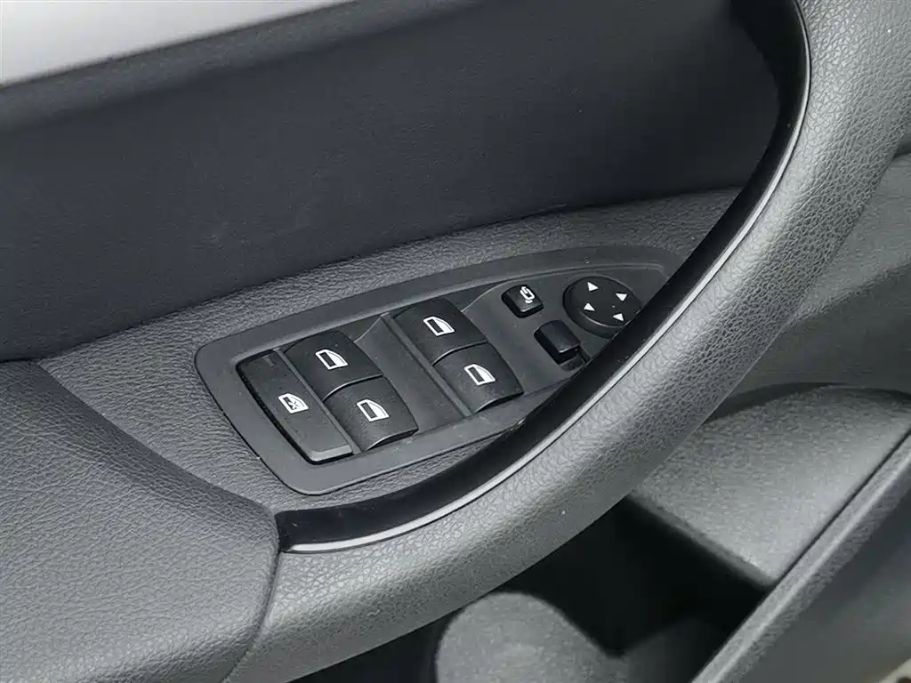 BMW X1 2018 sDrive18Li Fashion Model фото 9