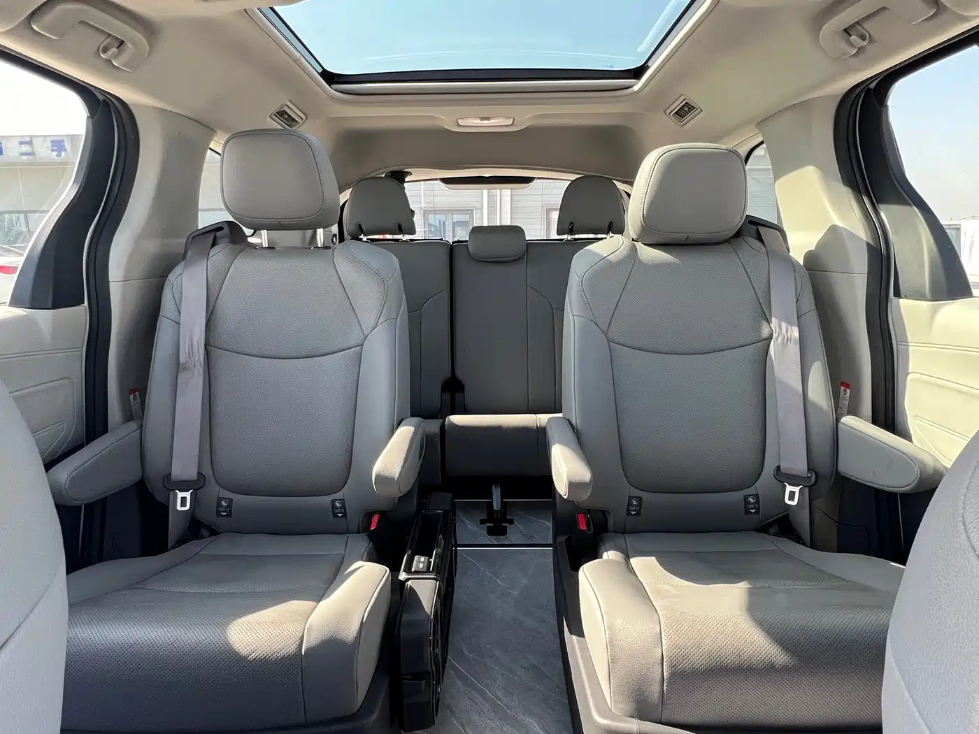 Toyota Granvia 2023 2.5L Hybrid Prestige PLUS Edition фото 10