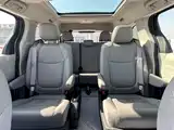 Фото 10 - Toyota Granvia