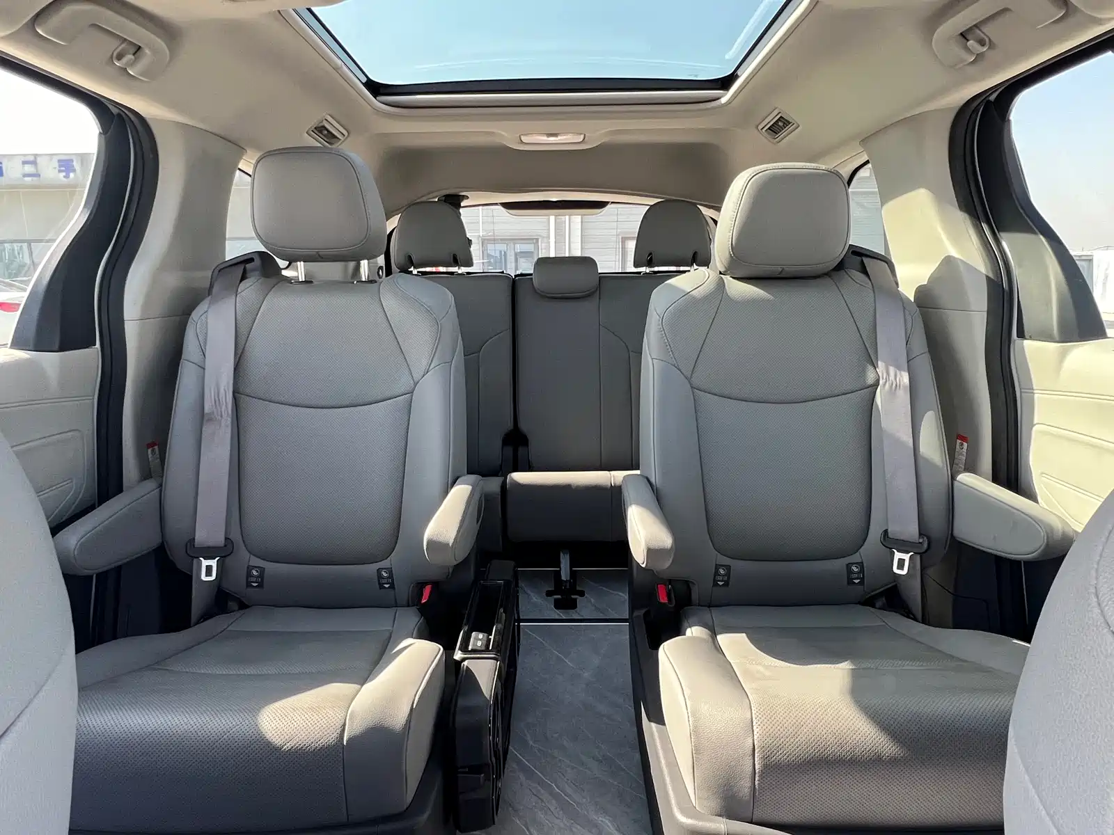 Фото 10 - Toyota Granvia