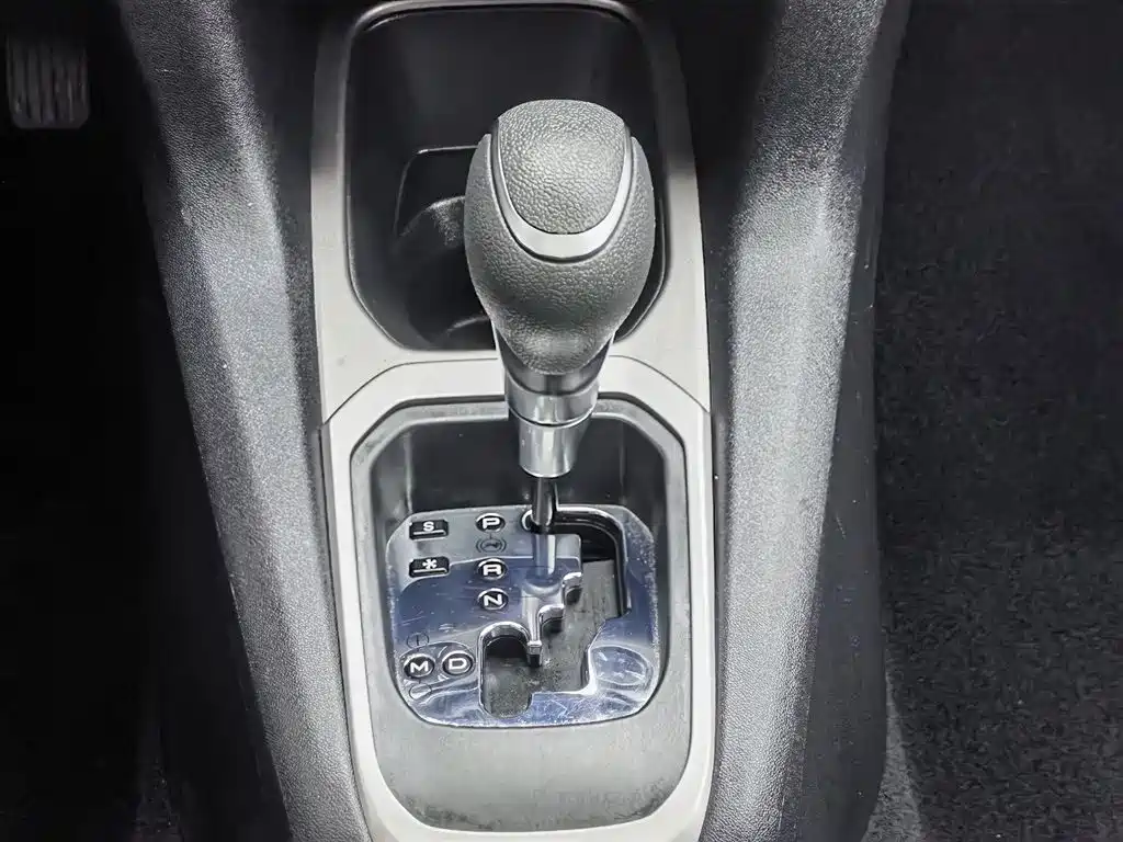 Peugeot 301 2014 1.6L Automatic Premium Edition фото 13