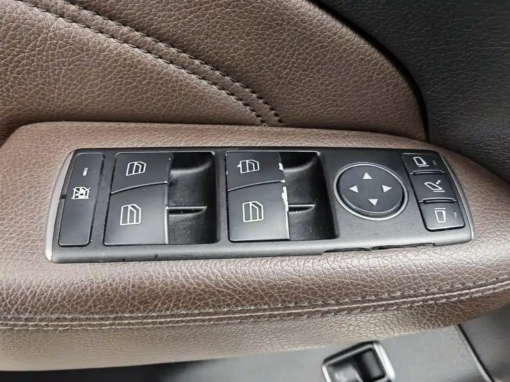 Mercedes-Benz M-Class 2012 Model ML 350 Luxury фото 9