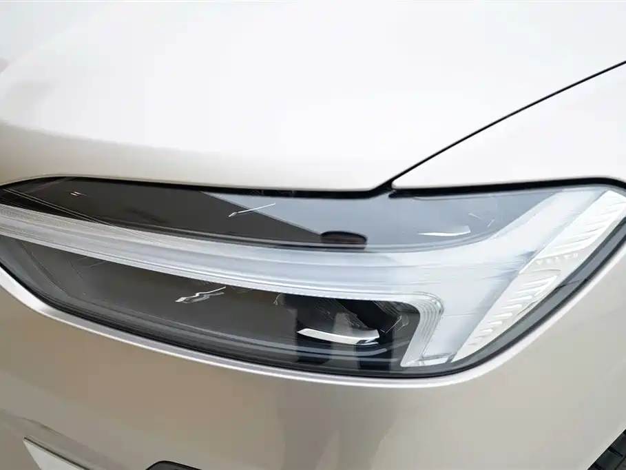 VOLVO XC60 PLUG-IN HYBRID