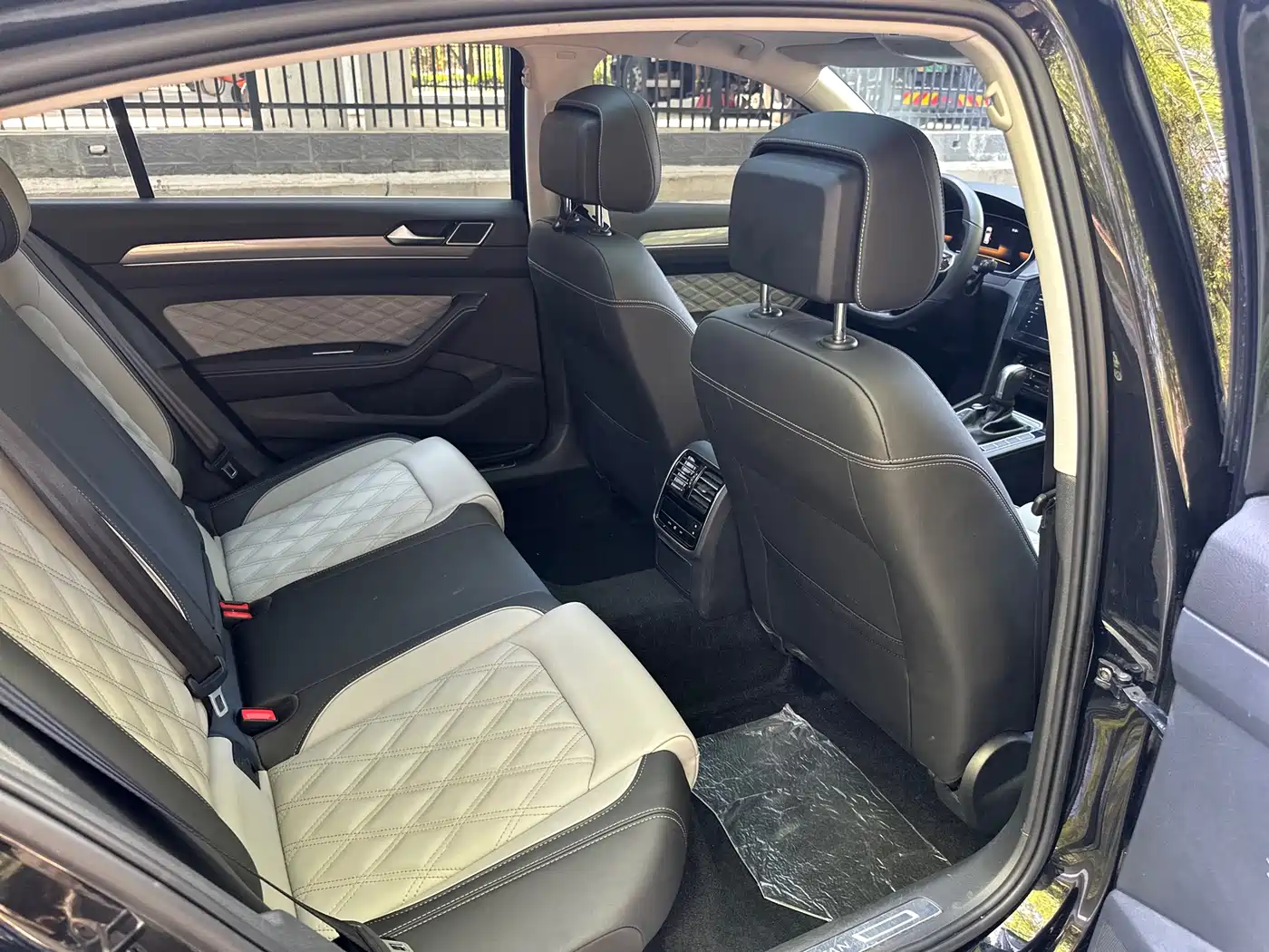 Volkswagen Magotan 2023 2 Million Units Anniversary Edition 330TSI DSG Leading Type фото 17