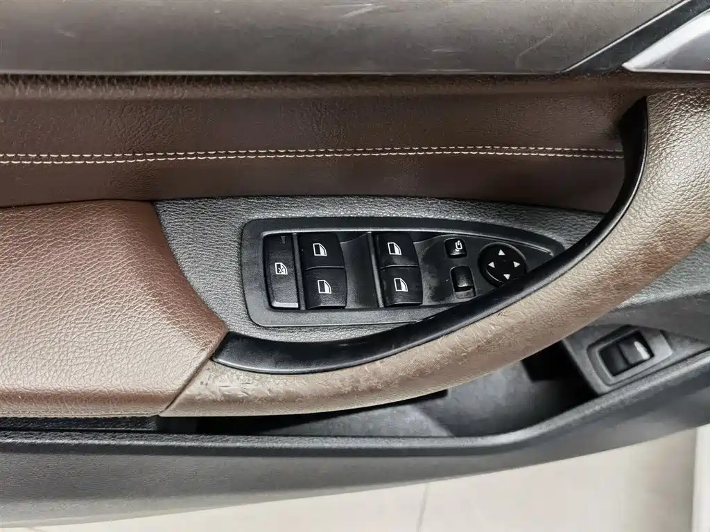 BMW X1 2019 sDrive18Li Premium Model фото 9