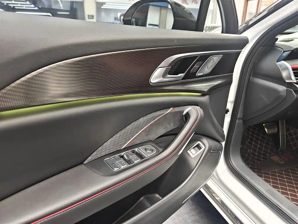 Hongqi H6 2024 Model 2.0T Fashion Edition фото 16
