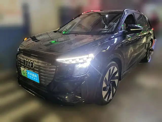 Audi Q5 e-tron 2022 40 e-tron Starlight Mech Suit — фото 1