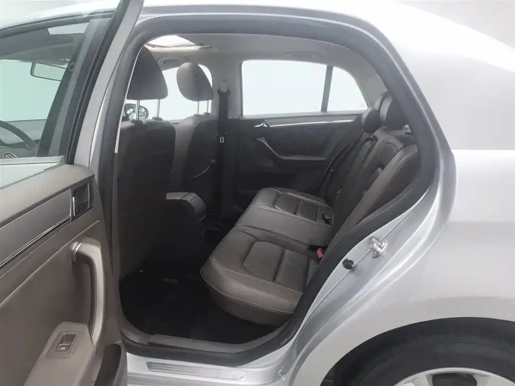 Volkswagen Bora 2014 1.6L Automatic Comfort Edition фото 15