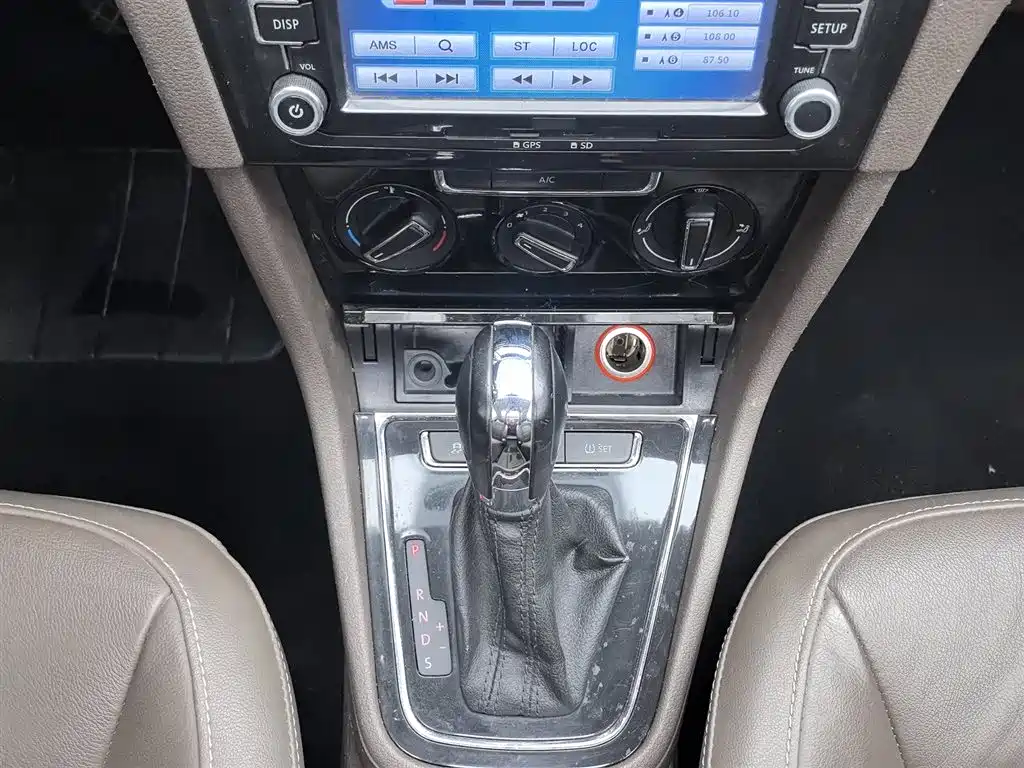 Volkswagen Bora 2014 1.6L Automatic Comfort Edition фото 13