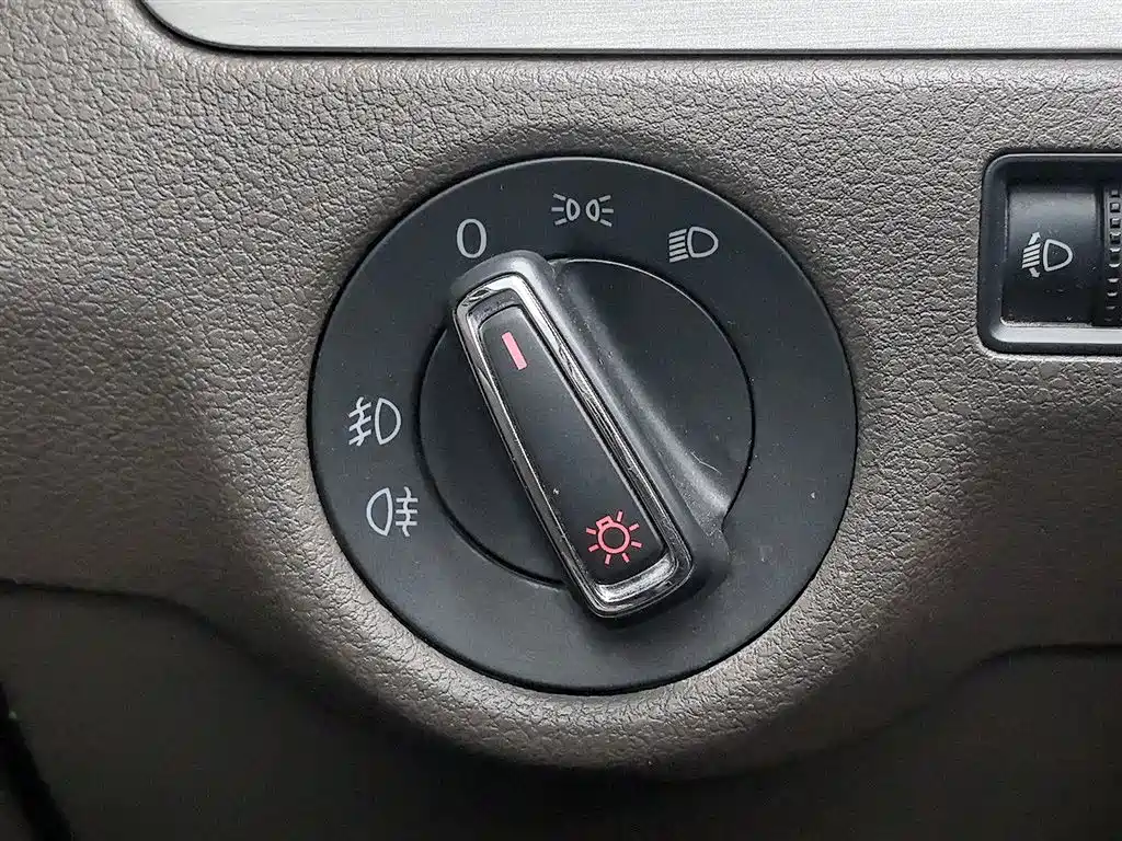 Volkswagen Bora 2014 1.6L Automatic Comfort Edition фото 21
