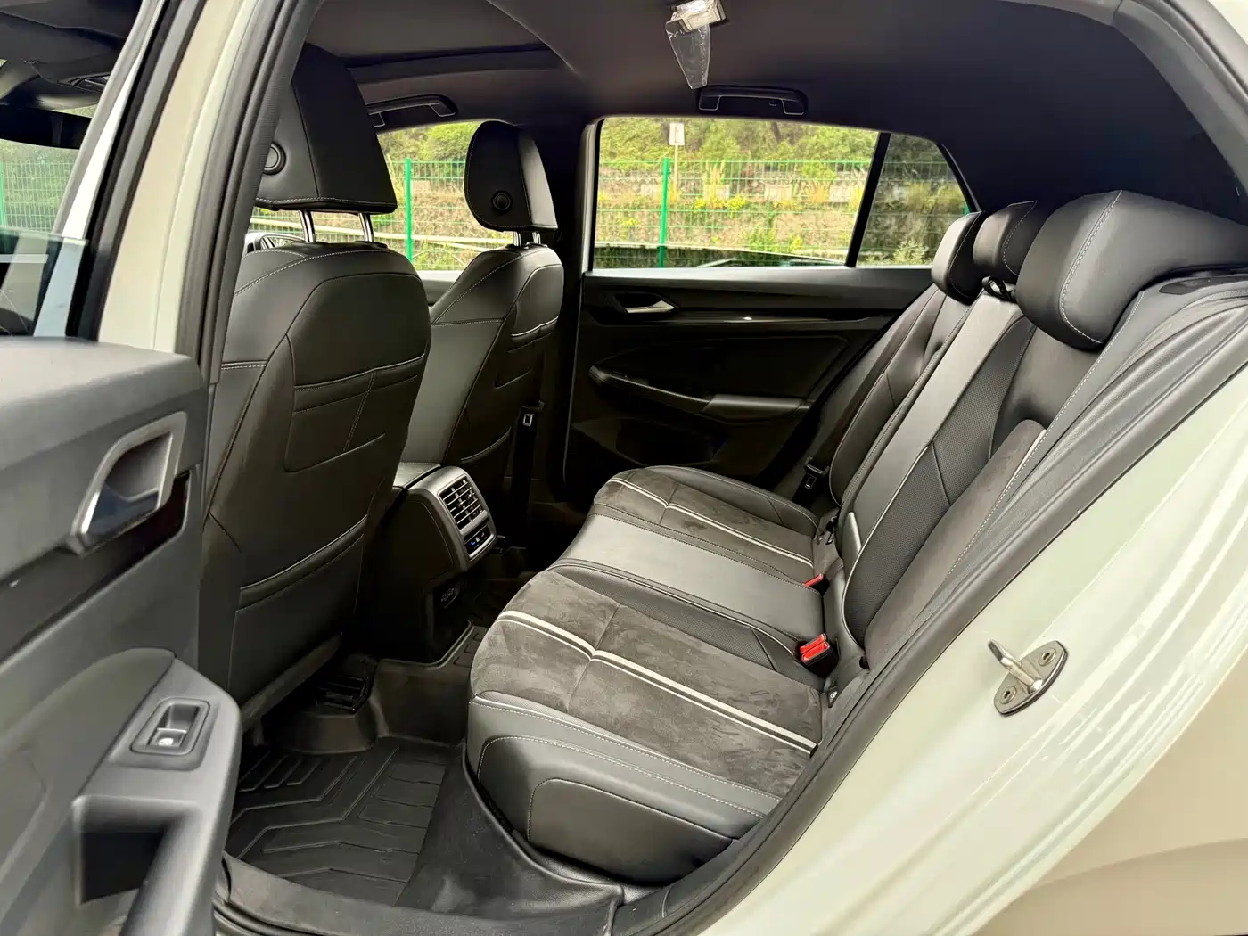 Volkswagen Golf 2021 280TSI DSG R-Line фото 9