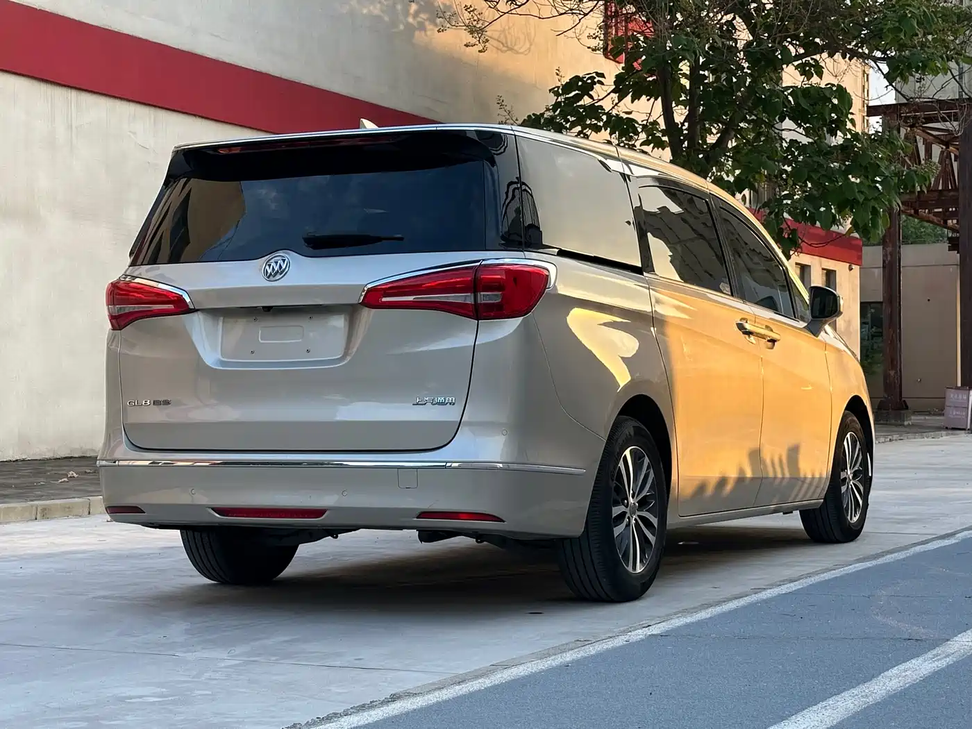 Buick GL8 2017 ES 28T Luxury China V фото 4