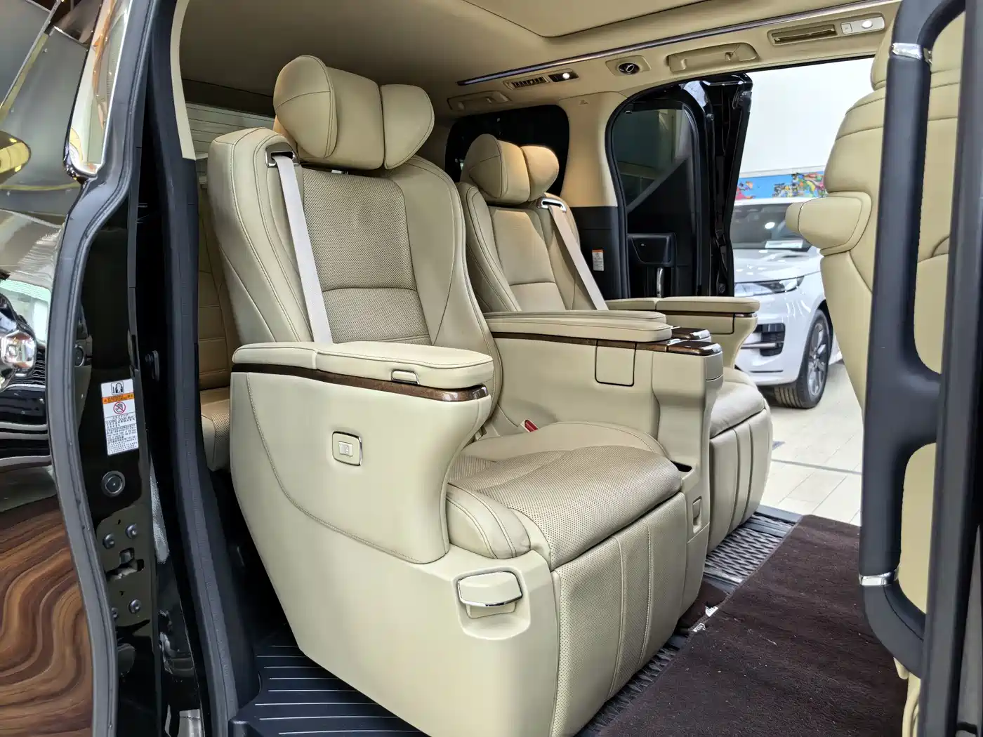 Toyota Alphard 2015 3.5L Premium Edition фото 15