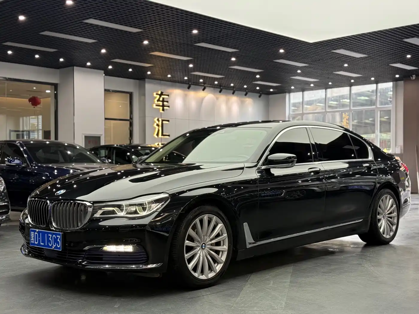 BMW 7 Series 2016 740Li Leading Edition фото 2