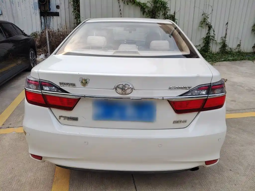 Toyota Camry 2015 2.0G Leading Edition фото 4