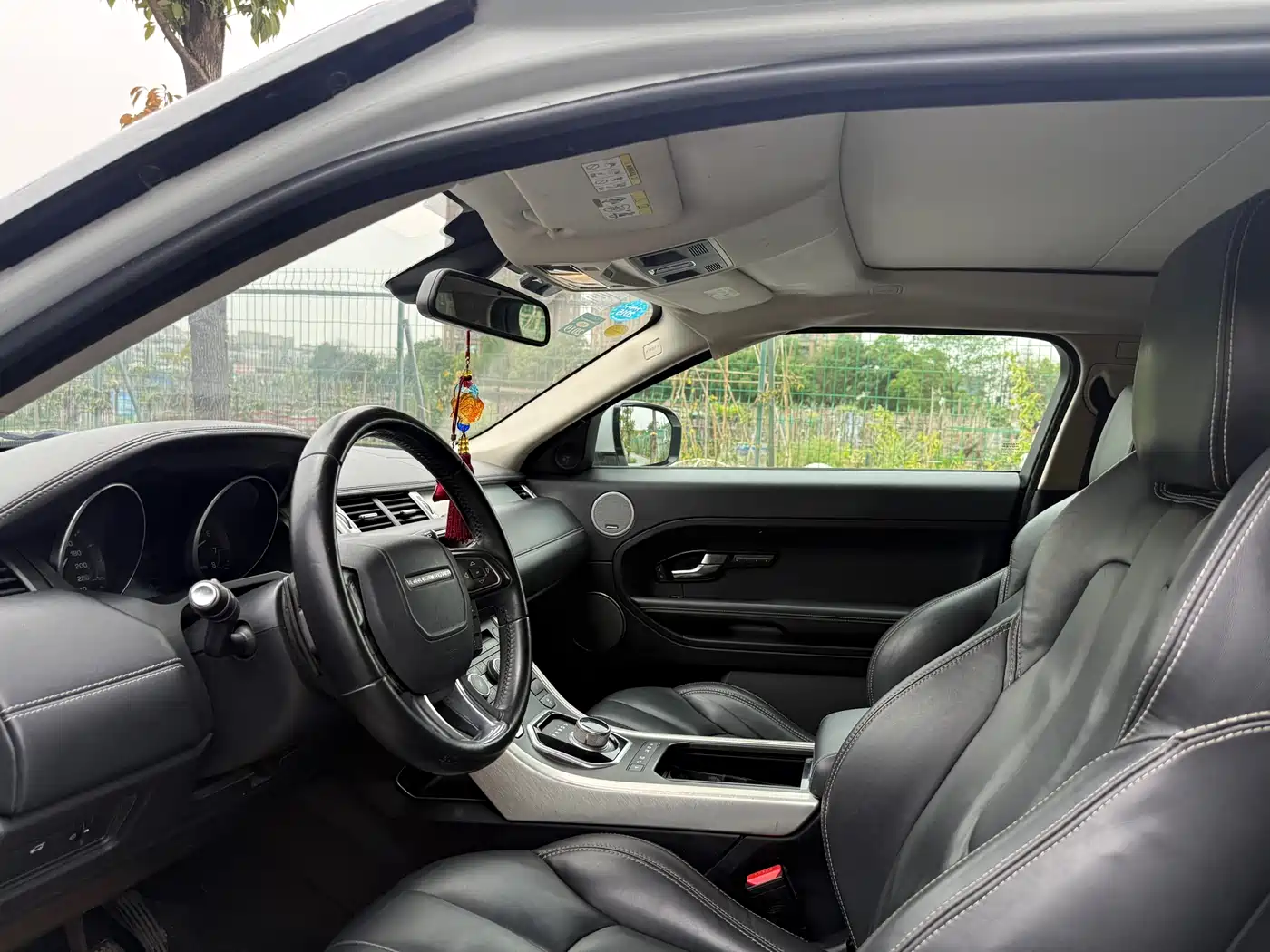 Land Rover Range Rover Evoque (Import) 2013 2.0T 3-Door Glamour Edition фото 7