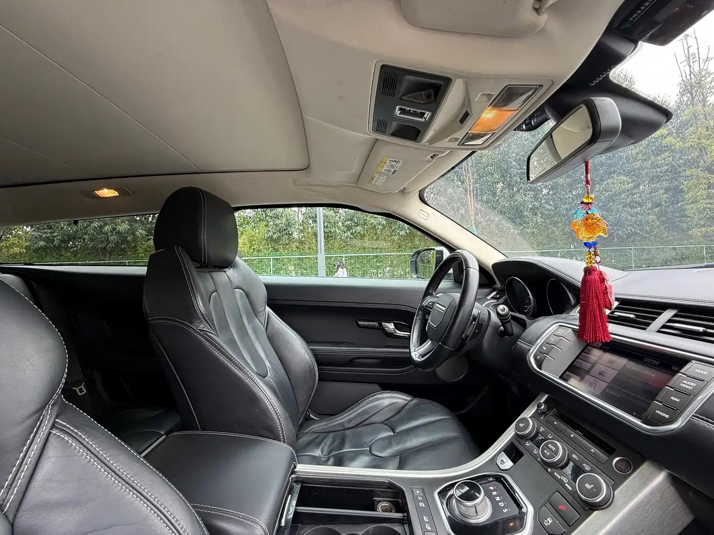 Land Rover Range Rover Evoque (Import) 2013 2.0T 3-Door Glamour Edition фото 17