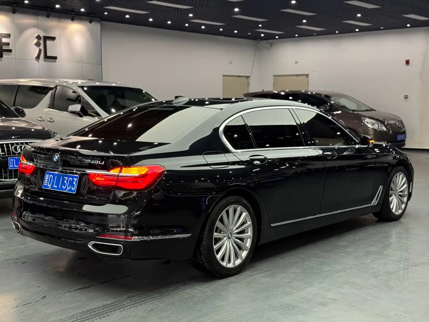 BMW 7 Series 2016 740Li Leading Edition фото 7